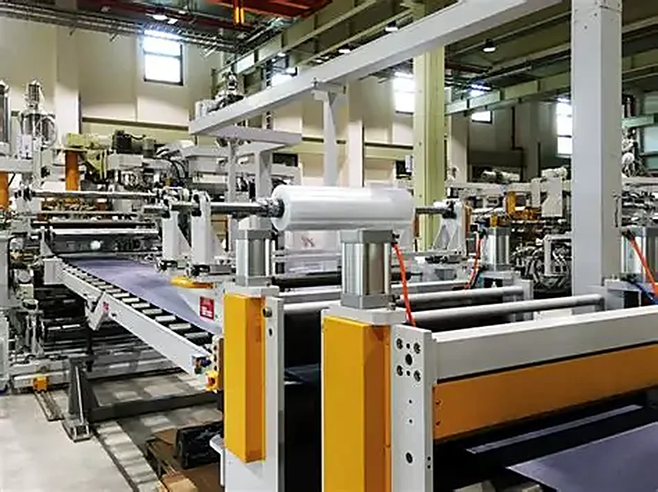 Polycarbonate sheet extrusion line producing shell stock for hardside luggage